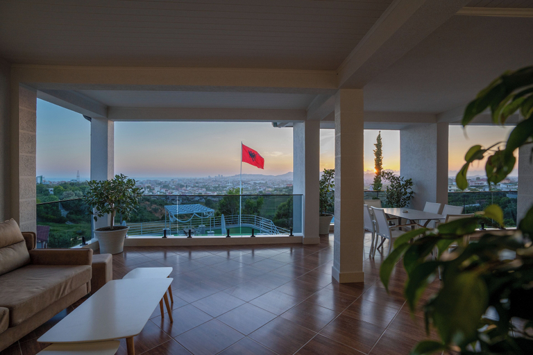 Others 5, Villa Cosmo, Durrësit