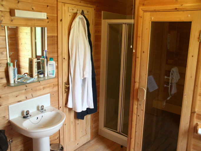 Bathroom 4, Cottage in Brookland with Private Sauna, Kent