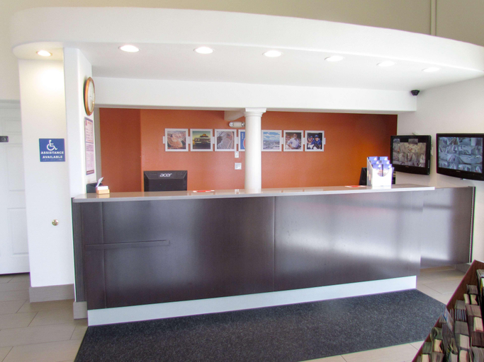 Public Area 2, Motel 6 Vancouver, Clark