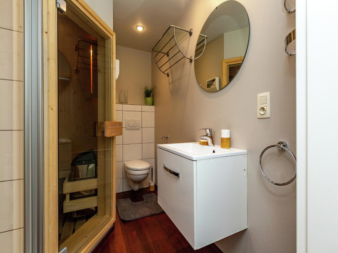 Bathroom 3, Chalet in Bullingen  for 6 Person, Liège