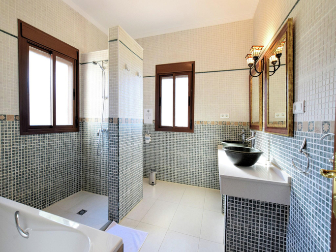 Bathroom 3, Torre del Mar Hillside Villa, Málaga