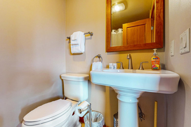 Bathroom 3, Cabana #11, Chelan