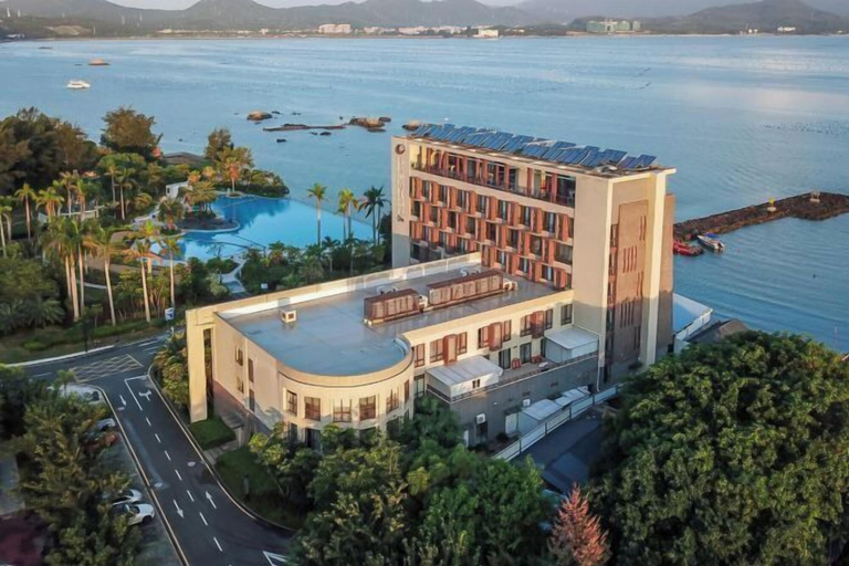 Exterior & Views
