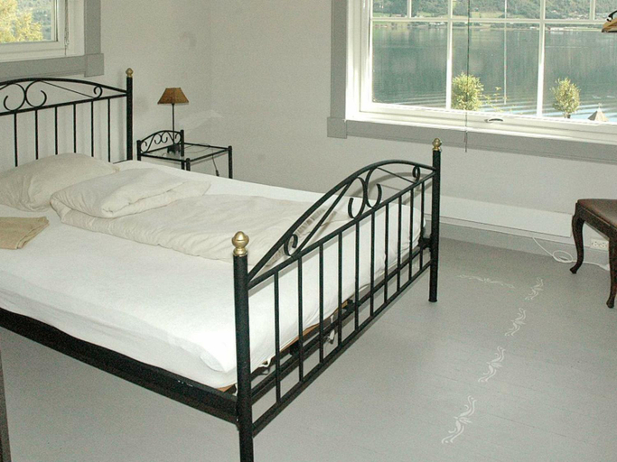 Bedroom 2, person holiday home in Syvde, Vanylven