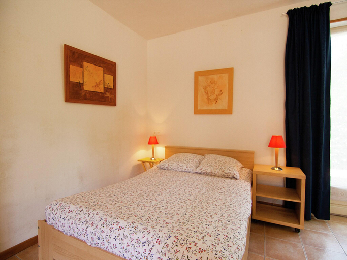 Bedroom 2, Cottage in Vezac near Forest and Lake, Dordogne