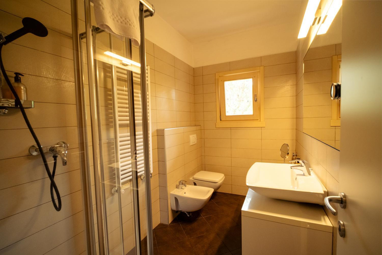 Bathroom 5, Acqua Resorts, Brescia