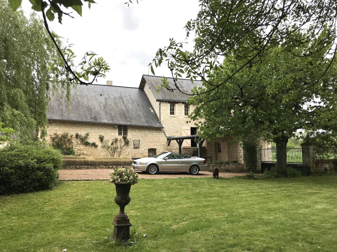 Others 4, Riverside Hideaway in Cinais, Indre-et-Loire