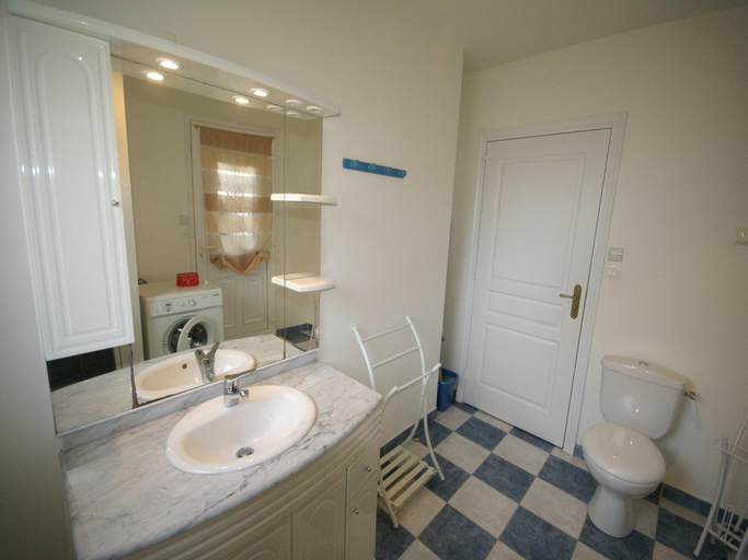 Bathroom 2, Cozy Garden Home in Erquy, Côtes-d'Armor
