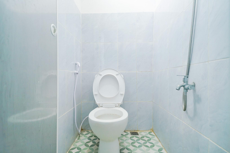 Bathroom 12