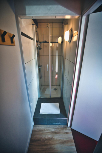 Bathroom 4, Hotel Aquatel, Namur