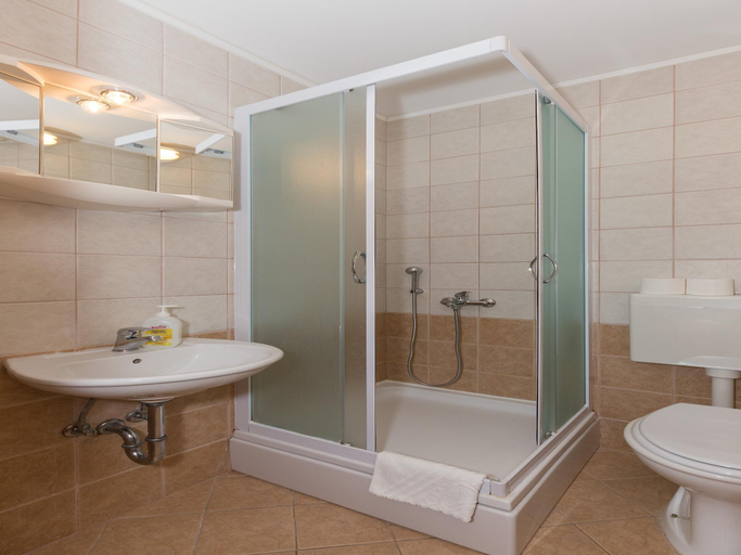 Bathroom 3, Villa Dubravka - Premium Studio Apartment with Balcony and Sea View Apartman 2, Župa Dubrovačka