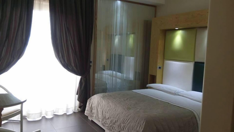 Bedroom 3, HOTEL BRIGANTI, Napoli