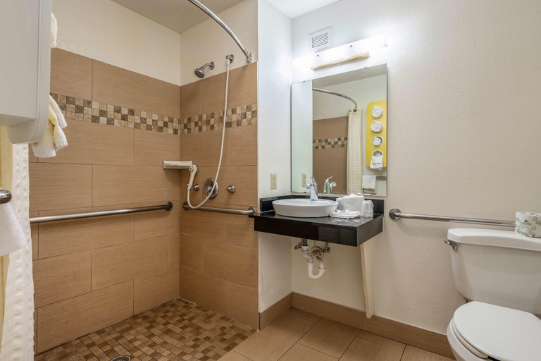 Bathroom 3, Motel 6 Rocky Mount, Nash