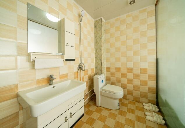 Bathroom, Ulan Butong JinShangZhiXing Hotel, Chifeng