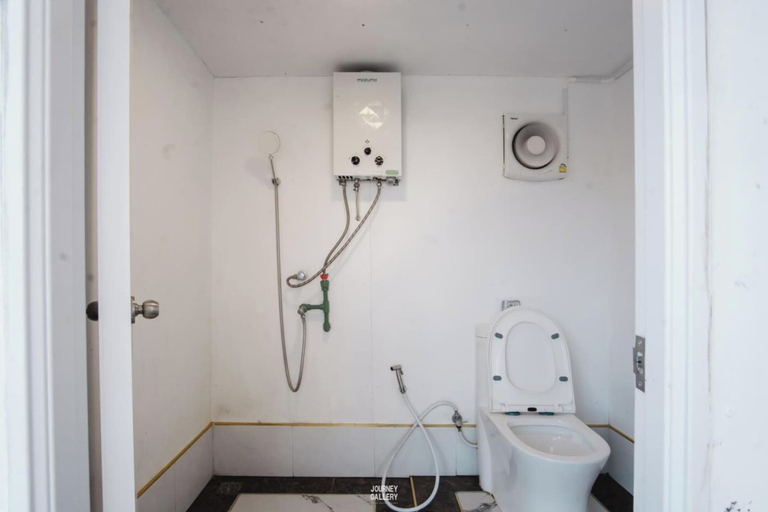 Bathroom, Phuthara klangdong, Mae Rim