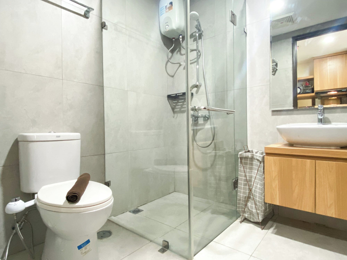 Bathroom 3, Minimalist Design Studio At Pollux Chadstone Apartment, Cikarang