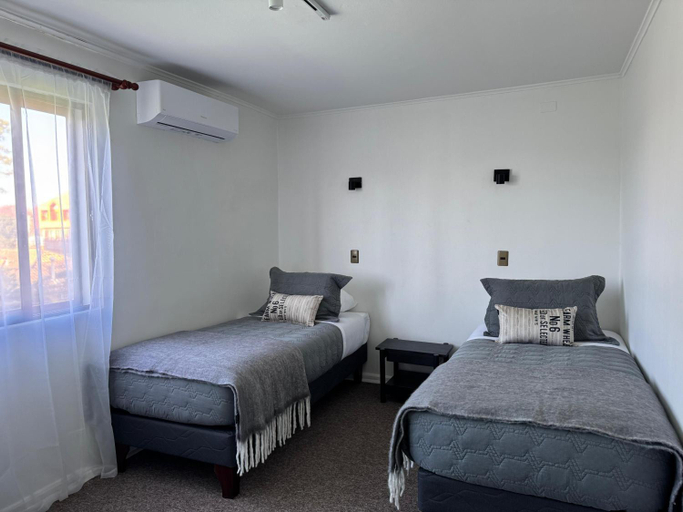 Bedroom 2, Club Social Angol, Malleco