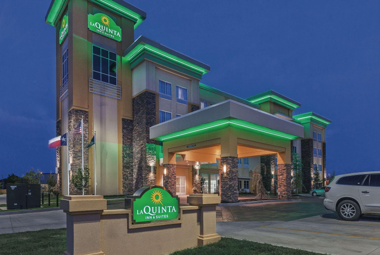 Exterior & Views 2, La Quinta Inn Suites Wichita Falls Msu Area, Wichita