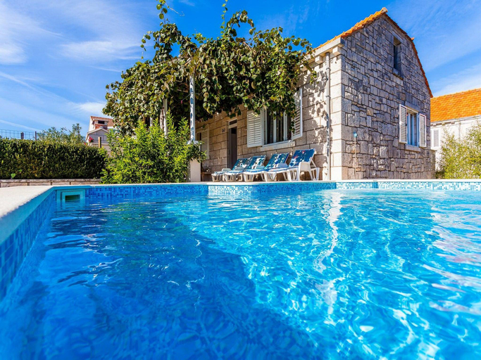 Sport & Beauty 2, Green Garden House - Four Bedroom House with Private Pool, Korčula