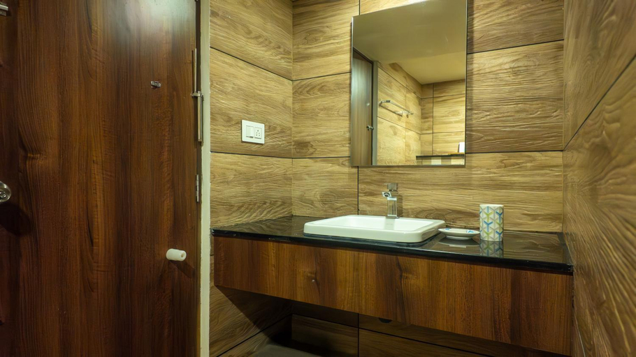 Bathroom 5, Hotel Crystals Cove, Theni