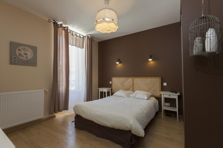Bedroom 3, Hôtel des Alpes, Isère