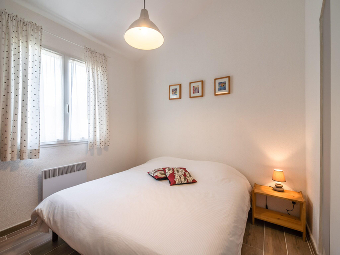 Bedroom 3, Villa in Pouzols with Private Pool Vineyards, Aude