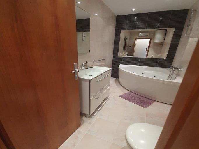 Bathroom 3, Apartment The Big Chill - Three Bedroom Apartment with Terrace, Balcony and Jacuzzi, Dubrovnik
