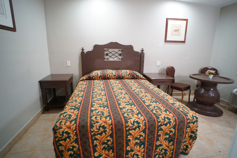 Bedroom 2, The Fly Inn, Los Angeles