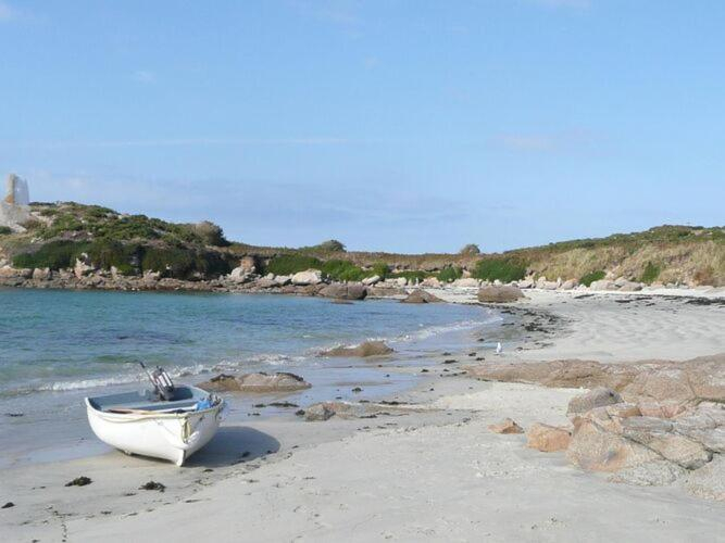 Others 5, Holiday Home in Primel near Sandy Beach, Finistère