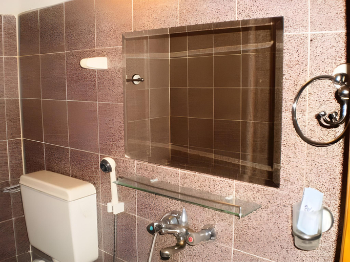 Bathroom 3, Family Hotel BOHEMA, Garmen