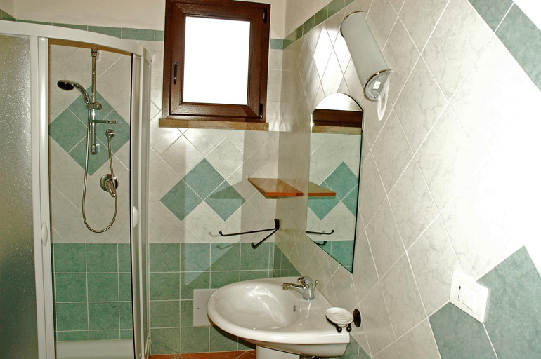 Bathroom 2, La Fattoria, Sassari