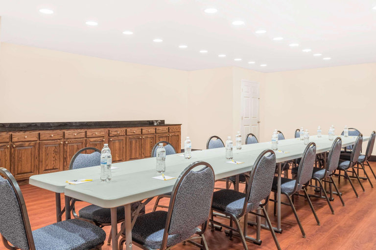 Food & Drinks 5, Days Inn by Wyndham Americus, Sumter