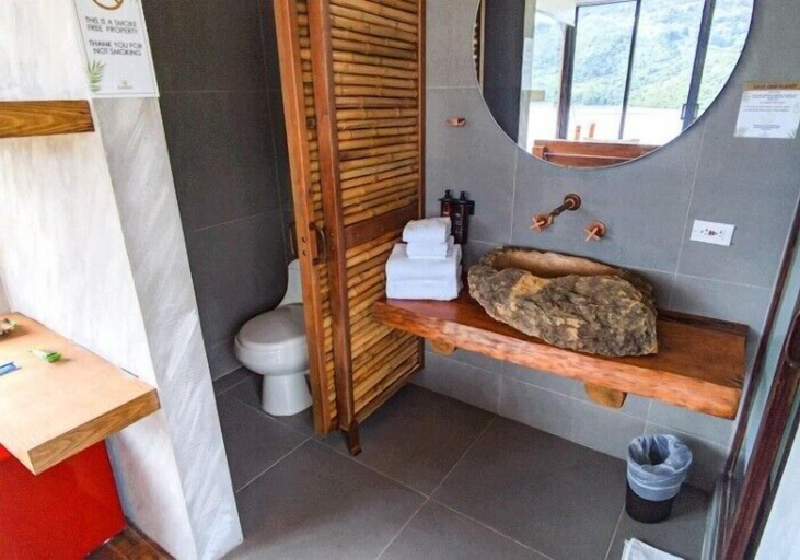 Bathroom 4, SummerC hotel, Macanal
