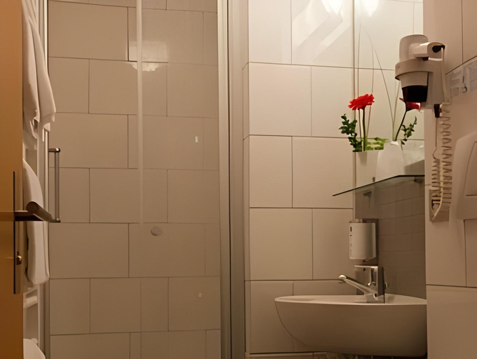Bathroom 4, Tagungshaus Schonenberg, Ostalbkreis