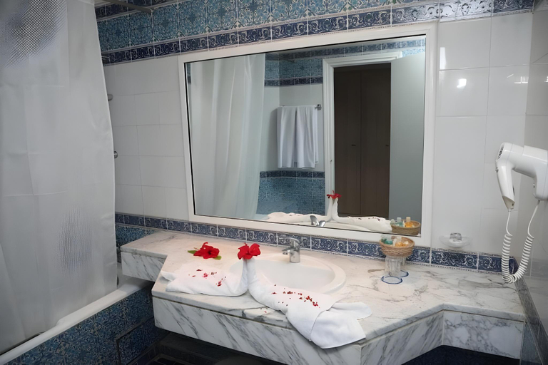 Bathroom, Hotel Jinene, Sousse Médina