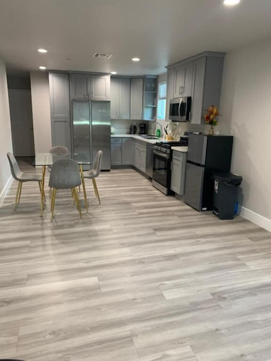 Others 3, Modern LA Stay – Private Room & Bathroom, Los Angeles