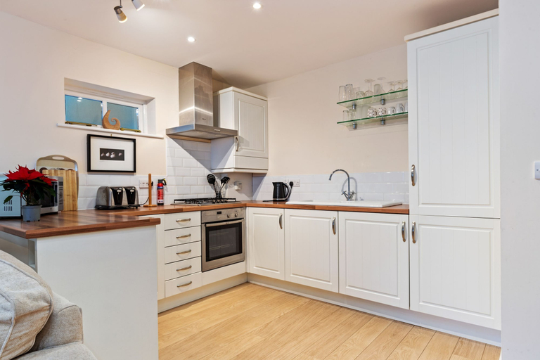 Others 3, Park Place Court - Close to Town Centre and Beach, Pembrokeshire
