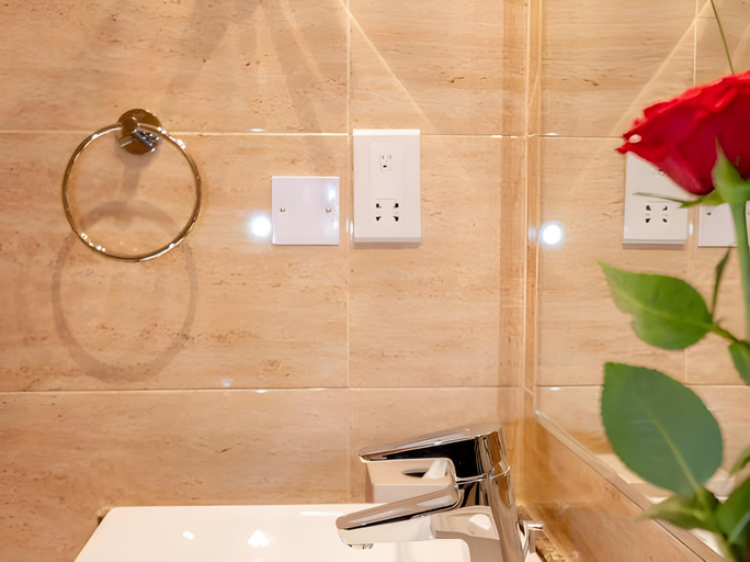 Bathroom 5, Peony Hotel, Dubai