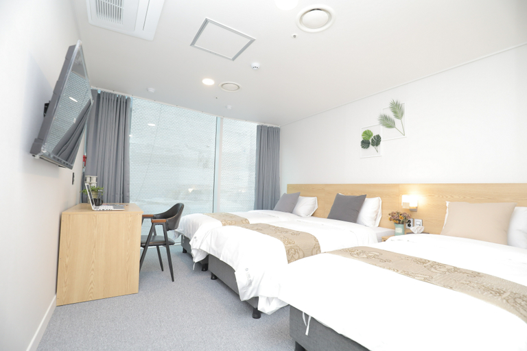 Line Hotel Myeongdong - Bedroom