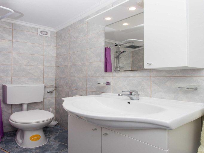 Bathroom 2, Apartments Djurkovic - One-Bedroom Apartment with Shared Terrace and Sea View, Župa Dubrovačka