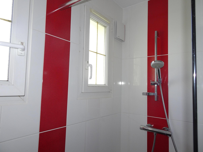 Bathroom 3, Holiday Home in Guerlesquin near Lake, Finistère