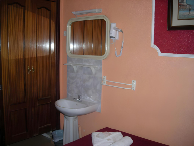 Bathroom 5, Hostal Comercial, Madrid