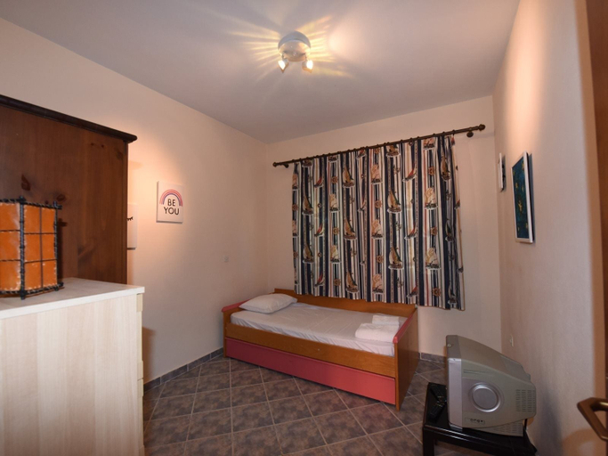 Bedroom 2, Azalia House by Rentalspro, Central Macedonia