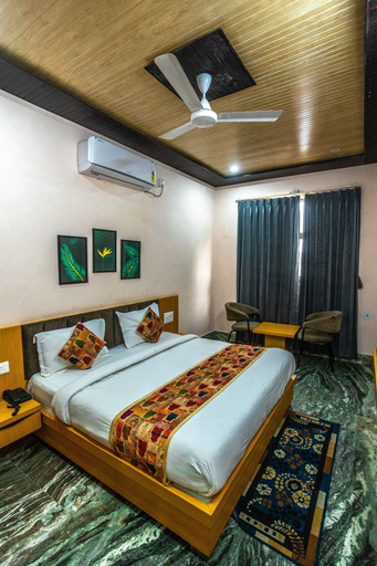 Bedroom 2, Hotel Kirti Plaza, Chittaurgarh