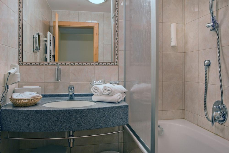 Bathroom 4, Hotel Truyenhof, Landeck