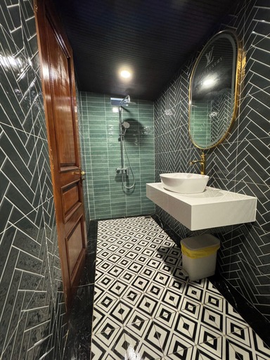 Bathroom 3, Luxury Place Hotel, Thanh Xuân