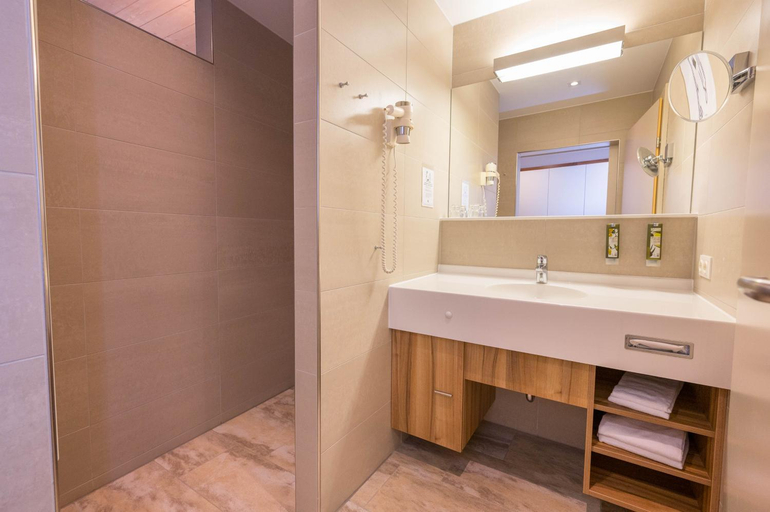 Bathroom 4, Allegria Resort Stegersbach, Güssing