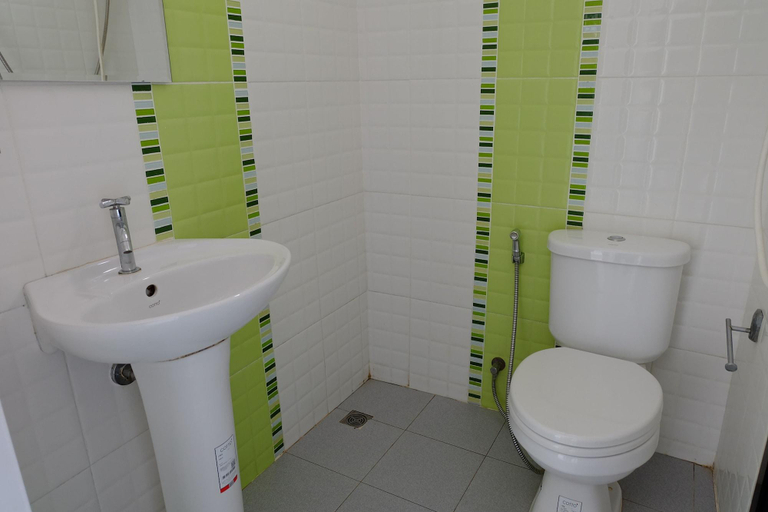 Bathroom 4, Kaocharoen Place, Muang Surat Thani