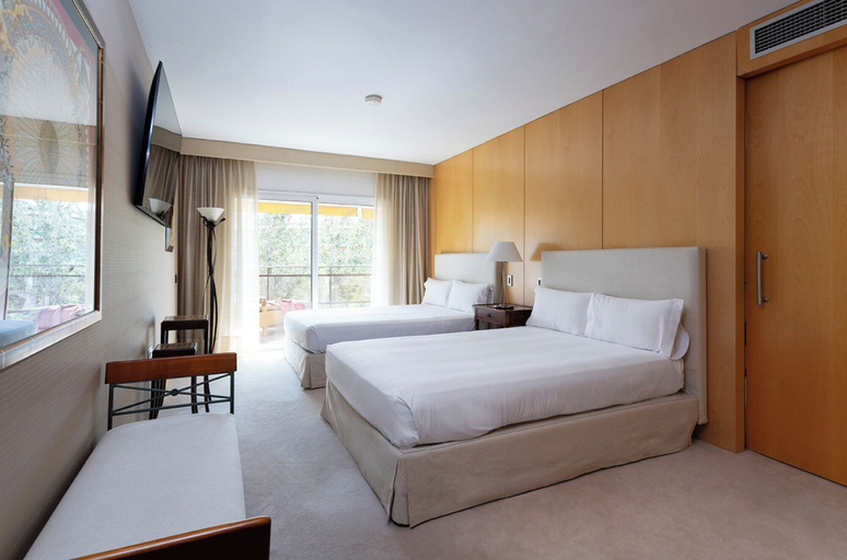 Bedroom 3, Suites del Mar Fenals, Girona
