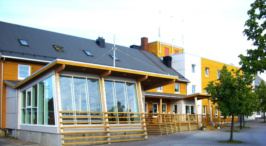Exterior & Views
